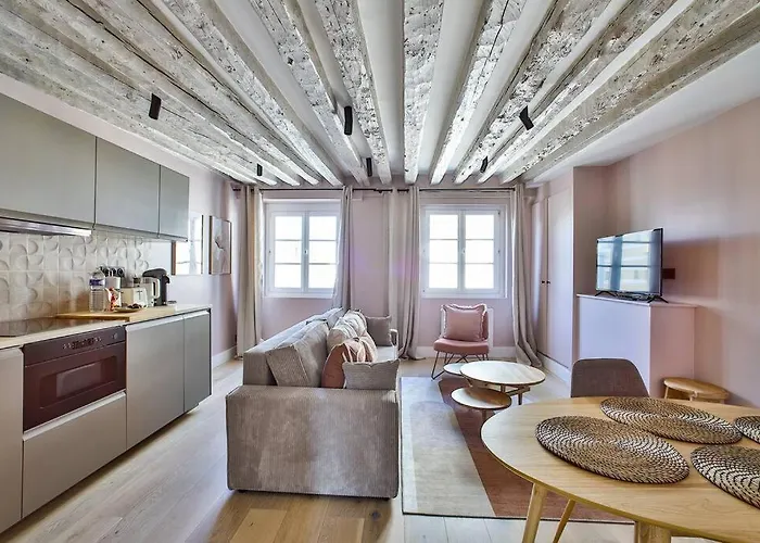 41.typical Parisian Flat#4pers#le Marais#beaubourg Apartment Paris
