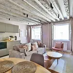 41.typical Parisian Flat#4pers#le Marais#beaubourg Paris